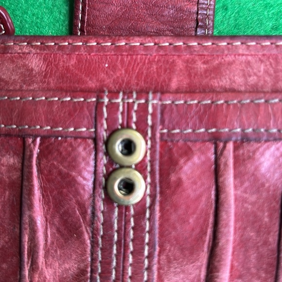 FOSSIL VINTAGE IN RICH RED LEATHER LONG WALLET - Picture 11 of 15